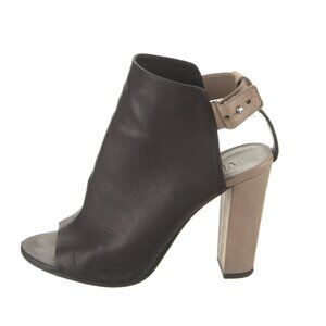 Vince leather sandal